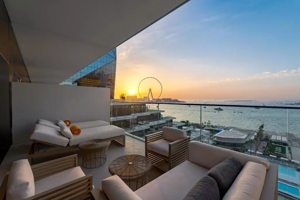 FIVE LUXE